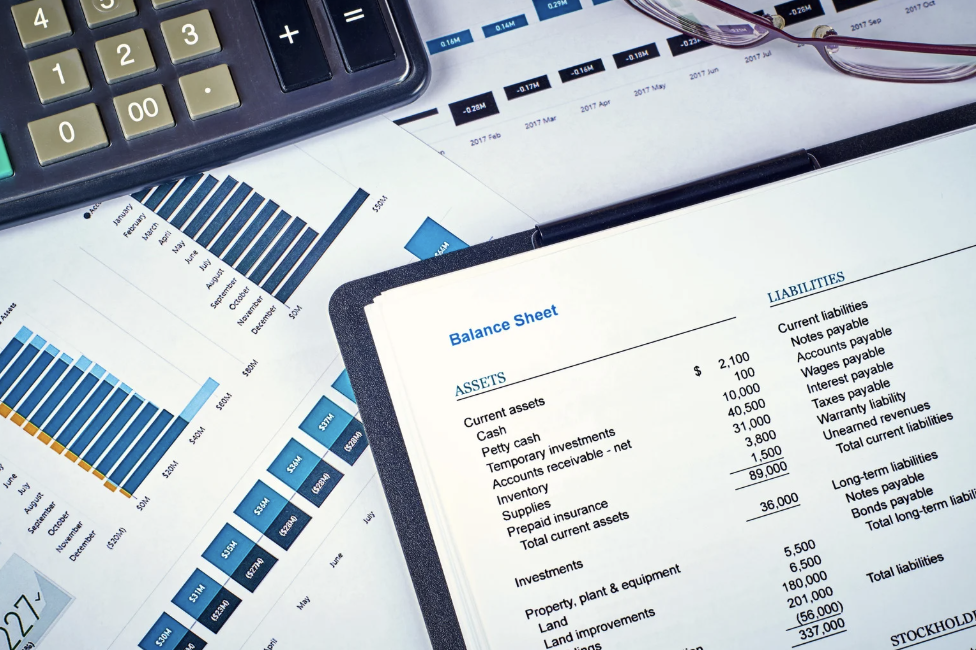 Home 40 Consulente Elbe Srl analizza gli indicatori ESG di un bilancio di sostenibilità aziendale